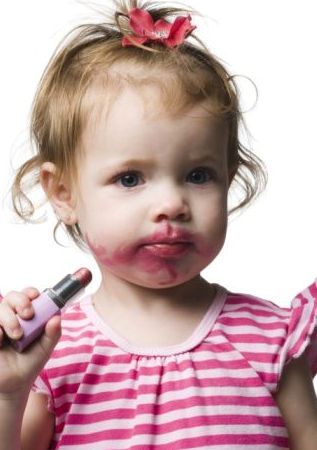 девочка с помадой